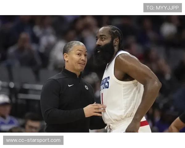 快船哈登传球穿针引线,外线空位一抓一个准